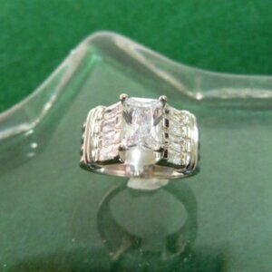 EMERALD CUT RING WITH BAGUETTE SHOULDER STONES